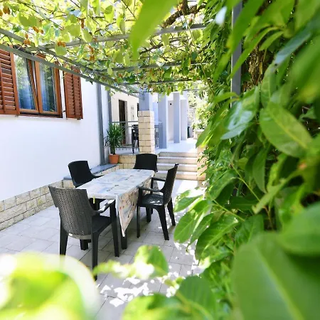 Apartment Jolanda *